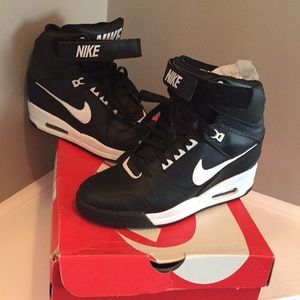 Nike Air Revolutionary Wedge Sneaker